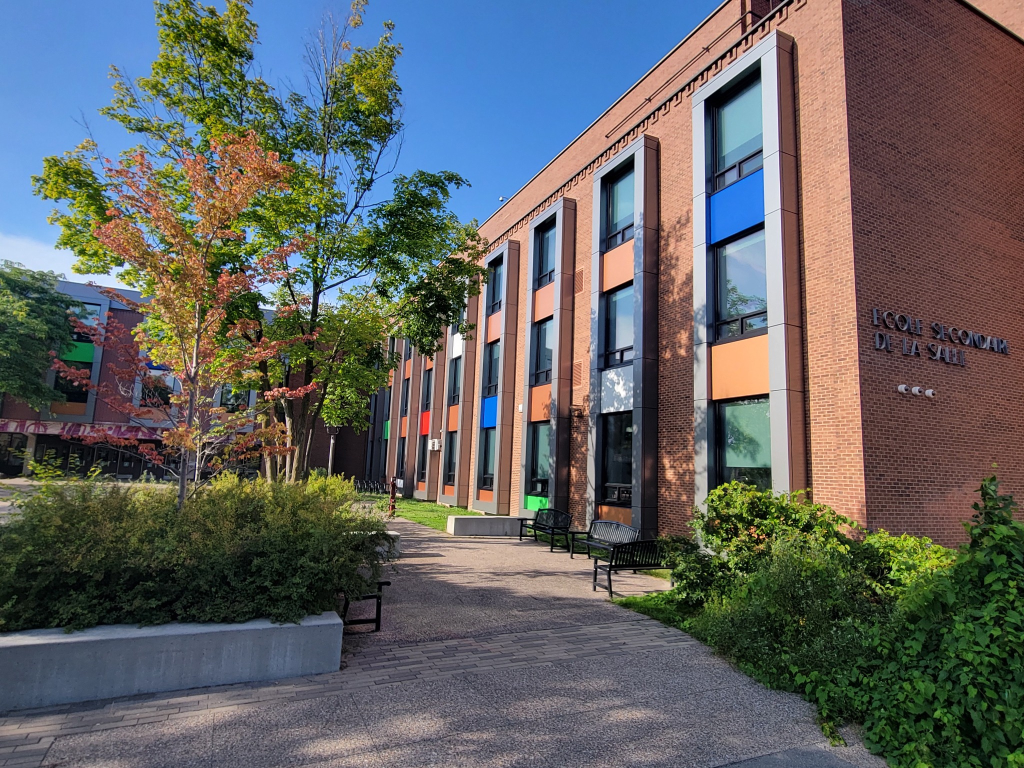 Façade de l’école secondaire De La Salle